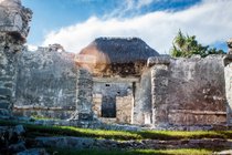 Explorando as ruínas maias