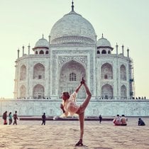 Yoga-Klassen gegenüber Taj Mahal