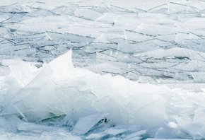 Frammenti di ghiaccio sui Grandi Laghi