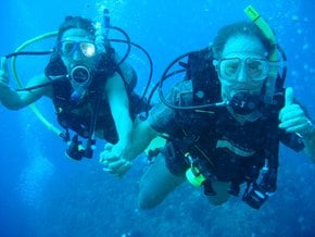 Plongée et plongée en snorkeling sur la côte des Caraïbes