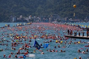 Carnevale di nuoto del Lago Riyue