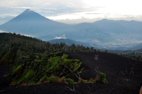 Trekking e escalada de vulcão
