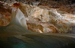 Caverna de gelo de Dobšinská