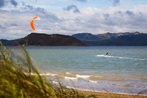 Kiteboarden und Windsurfen