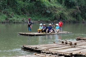 Rafting de bambú (estação de chuva)
