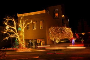 Weihnachtslichter auf dem Fayetteville Downtown Square