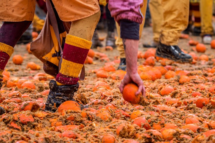 italy-ivrea-battle-of-the-oranges
