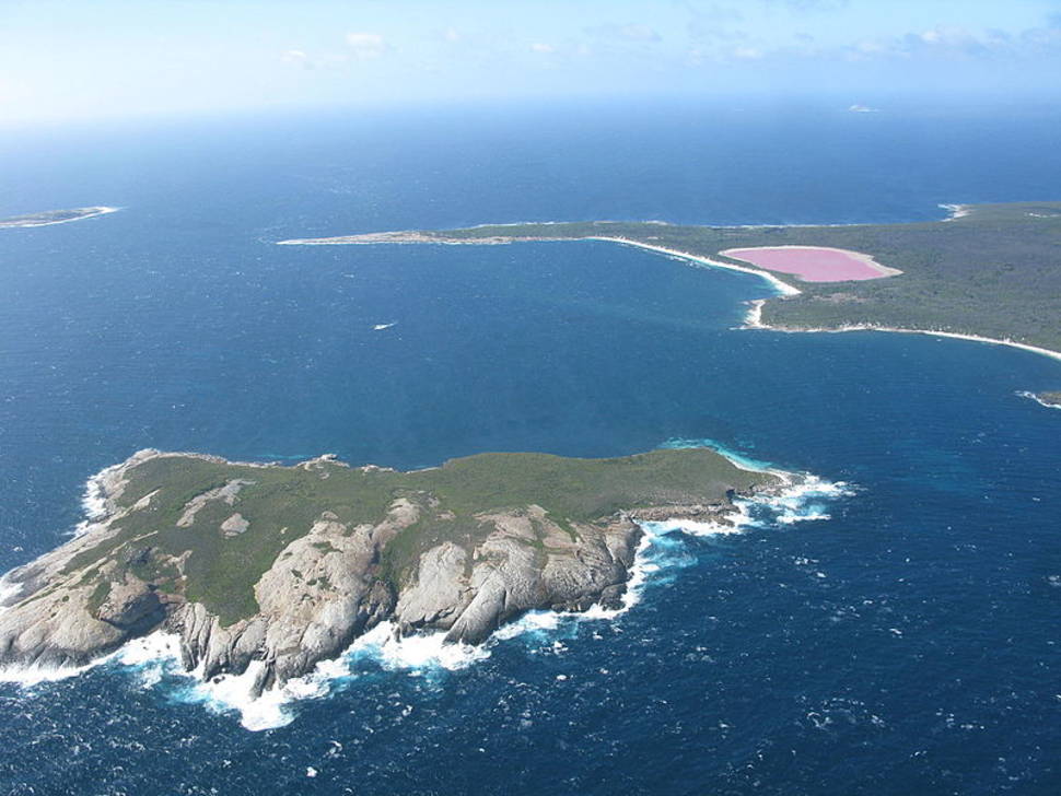 Best time to see Lake Hillier in Western Australia