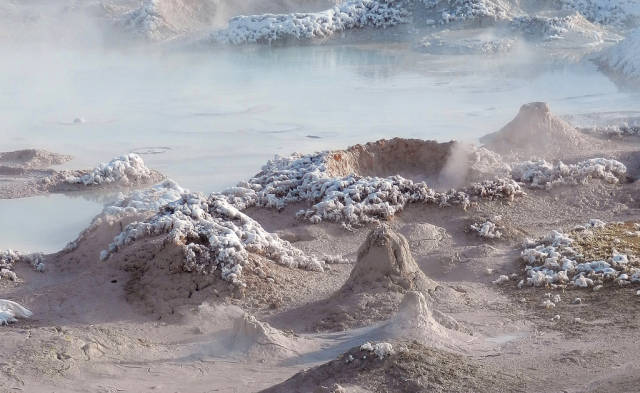Fountain Paint Pots in Yellowstone National Park - Best Time