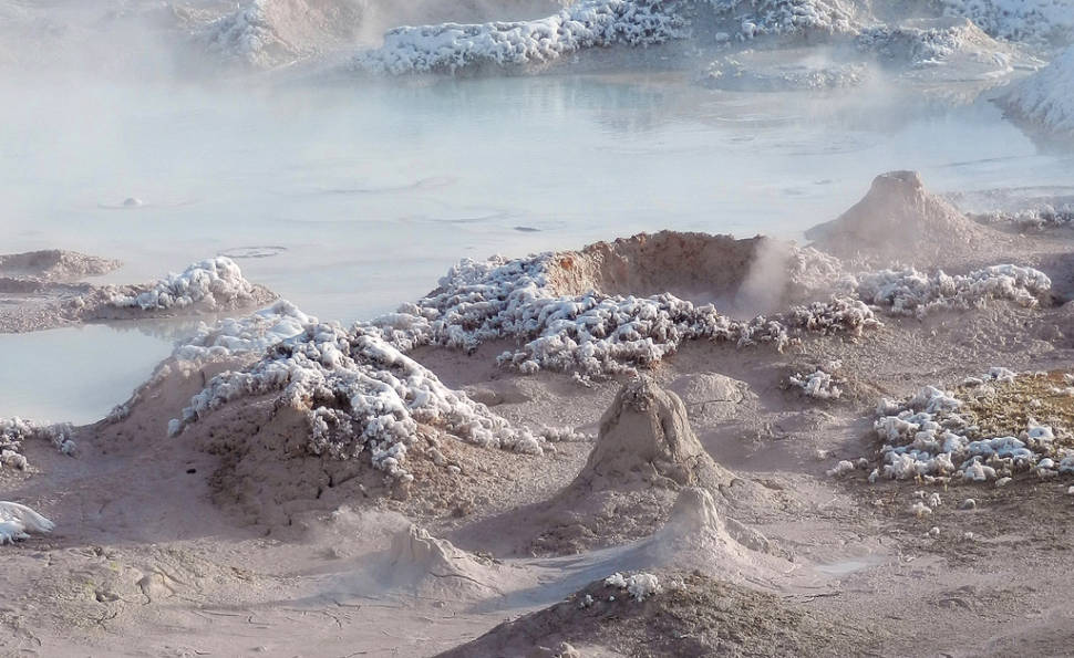 Fountain Paint Pots in Yellowstone National Park - Best Time