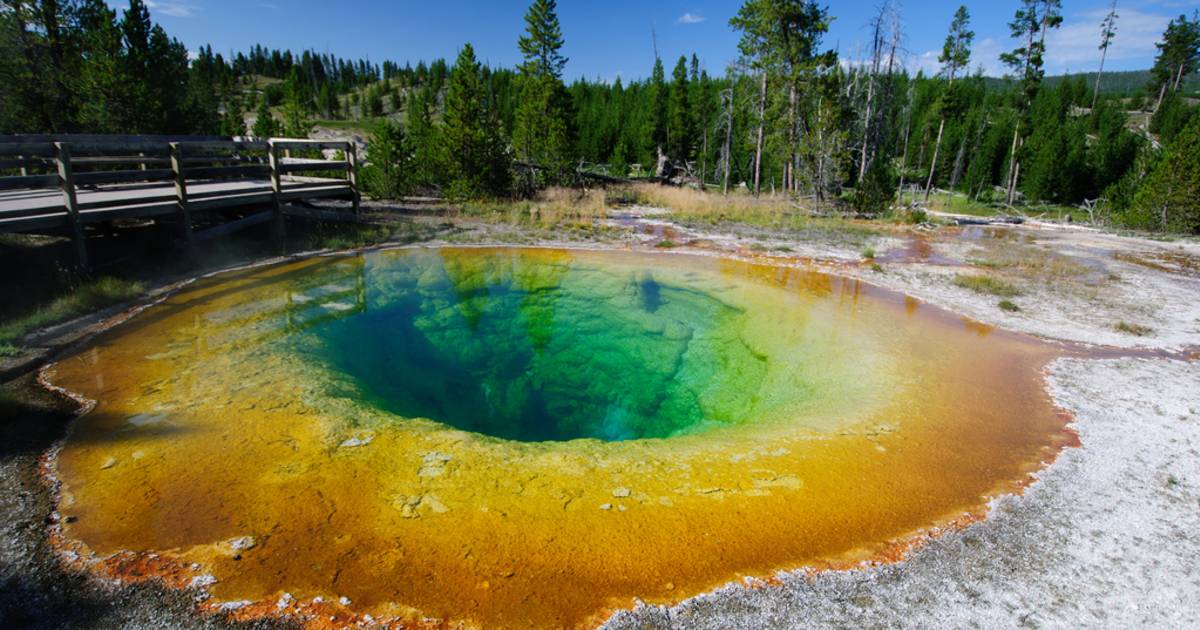 Best Time for Morning Glory Pool in Yellowstone National Park 2019