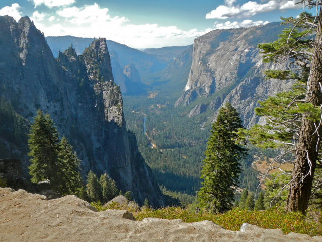 Yosemite National Park, hiking from Glacier Point into the valley.